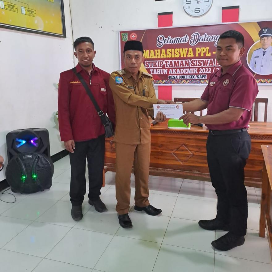Penyambutan dan Penerimaan Mahasiswa KKN Terpadu Angkatan VI STKIP Taman Siswa Bima Tahun 2022